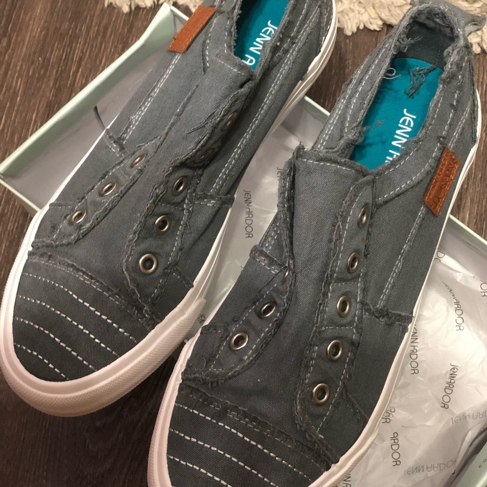 JENN ARDOR Women Low-Top Tennis Canvas Sneaker Size 8.5 Grey in color